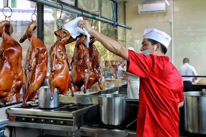 深圳燒臘廚師招聘，美食背后的專業(yè)魅力與職業(yè)前景揭秘